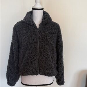 Cozy Cropped Urban Outfitters Black Sherpa Jacket Size XS - Trendy for Winter XS